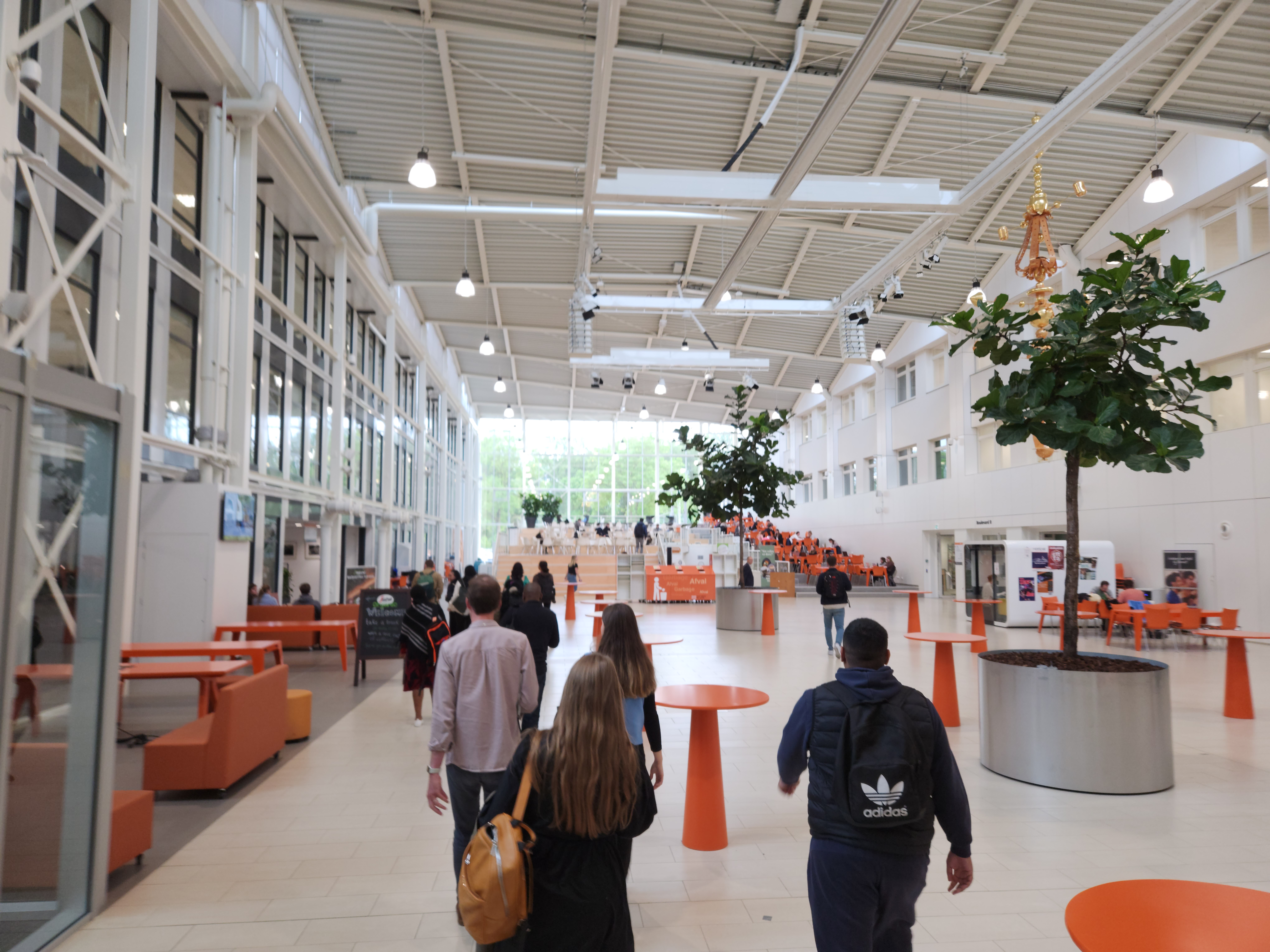 Photo of inside the Hanze UAS lobby!